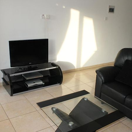 Diana Townhouse 2 Apartment Paphos ภายนอก รูปภาพ