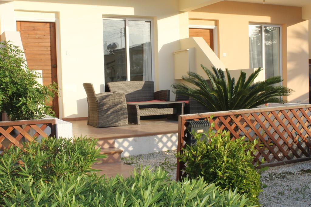 Diana Townhouse 2 Apartment Paphos ภายนอก รูปภาพ