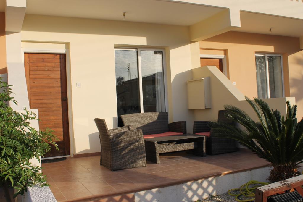 Diana Townhouse 2 Apartment Paphos ภายนอก รูปภาพ
