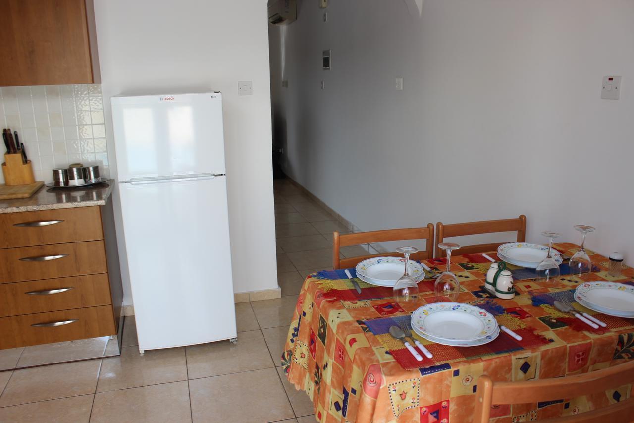 Diana Townhouse 2 Apartment Paphos ภายนอก รูปภาพ