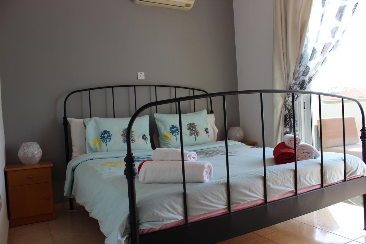 Diana Townhouse 2 Apartment Paphos ภายนอก รูปภาพ