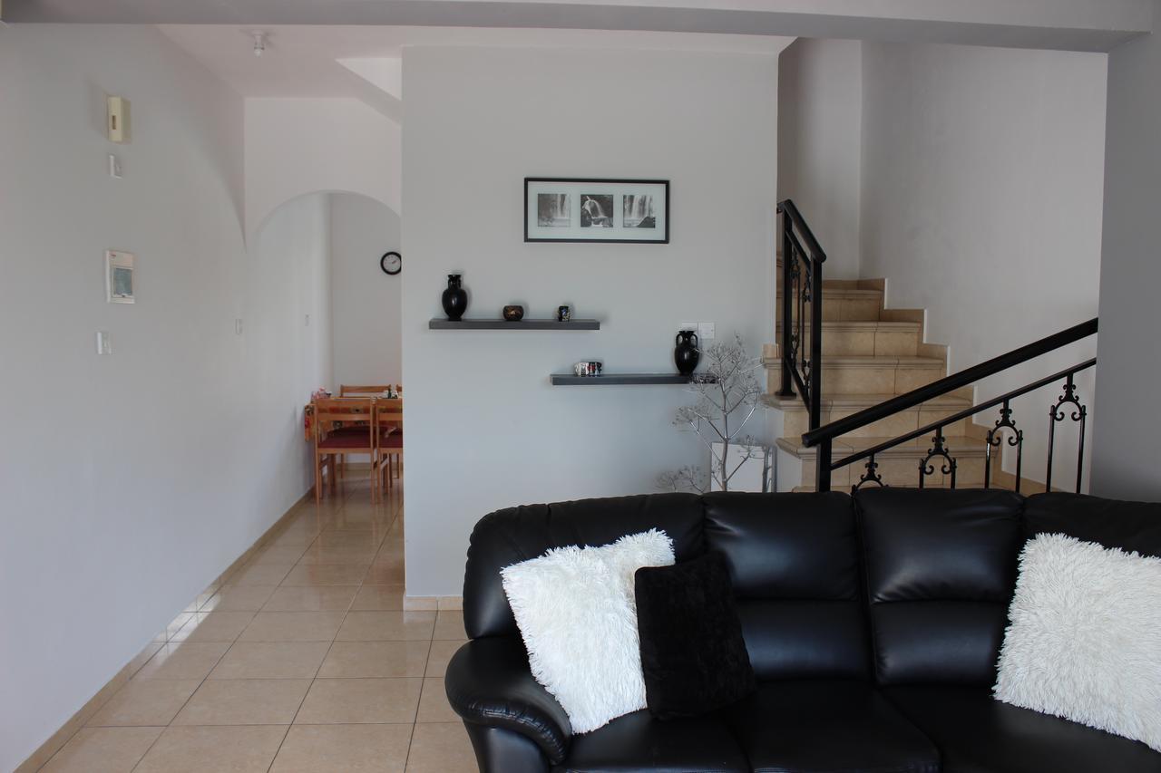 Diana Townhouse 2 Apartment Paphos ภายนอก รูปภาพ