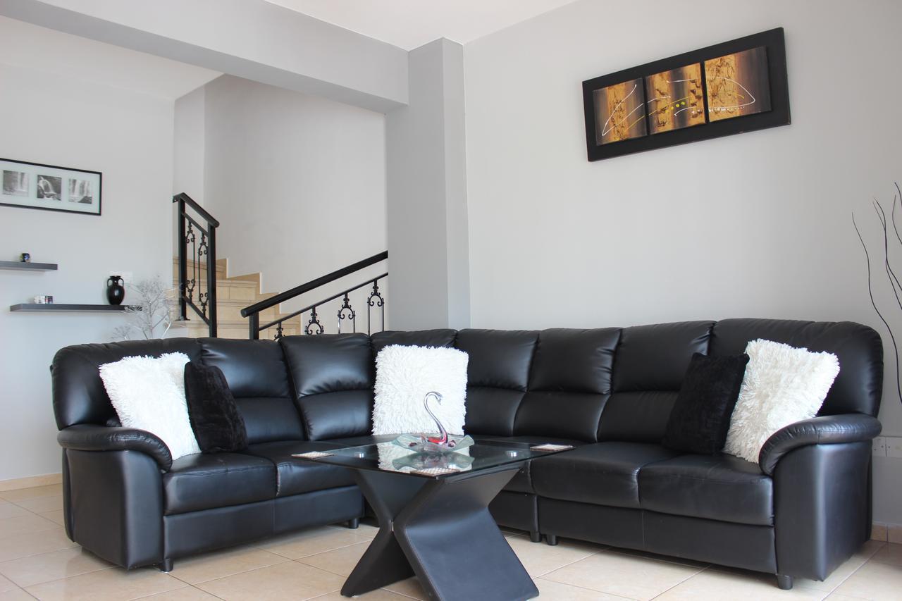 Diana Townhouse 2 Apartment Paphos ภายนอก รูปภาพ